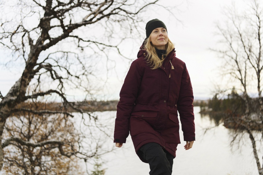 Parka Acolchada De Lana Singi Granate Oscuro Con Marca De Moda Fjällräven
